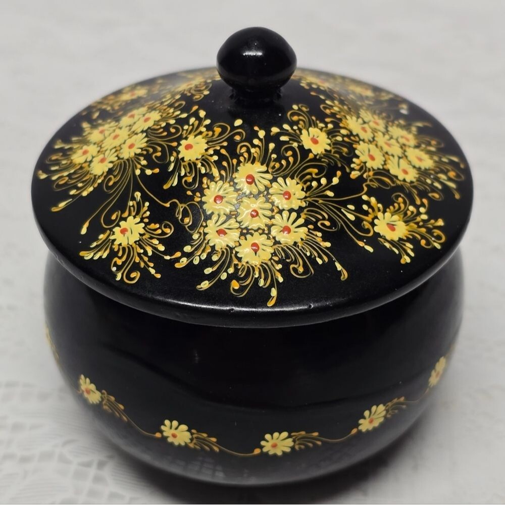 Vintage 60s Floral Daisies Hand Painted Black Lacquered Round Trinket Box